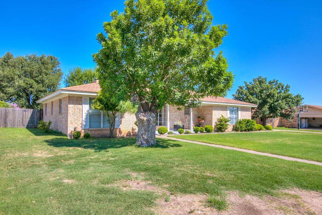 Image 4 of property listing at 20 Sierra Camino, Ballinger, TX 76821