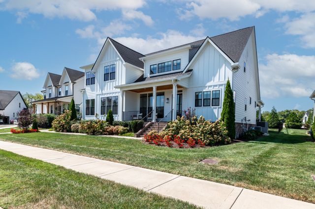 2127 Burgin Dr, Thompsons Station, TN 37179
