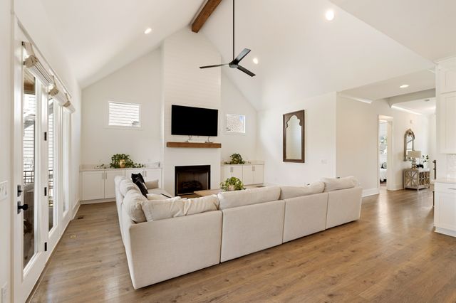 2127 Burgin Dr, Thompsons Station, TN 37179