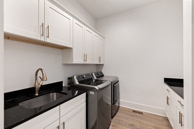 2127 Burgin Dr, Thompsons Station, TN 37179