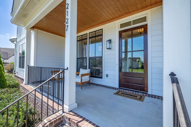 2127 Burgin Dr, Thompsons Station, TN 37179