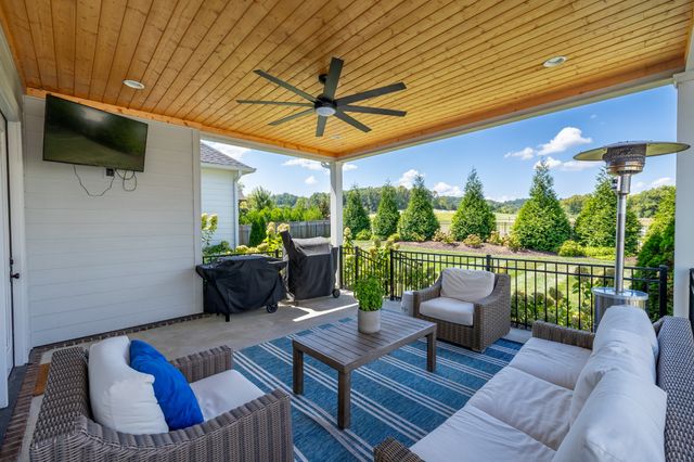 2127 Burgin Dr, Thompsons Station, TN 37179