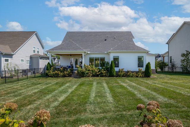 2127 Burgin Dr, Thompsons Station, TN 37179