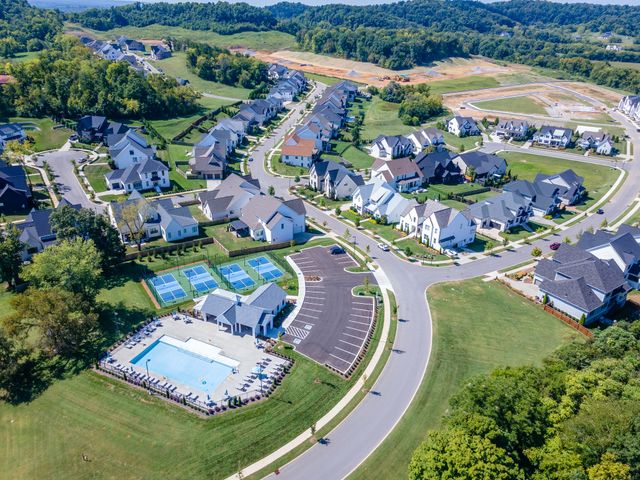 2127 Burgin Dr, Thompsons Station, TN 37179