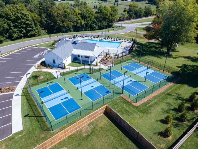2127 Burgin Dr, Thompsons Station, TN 37179
