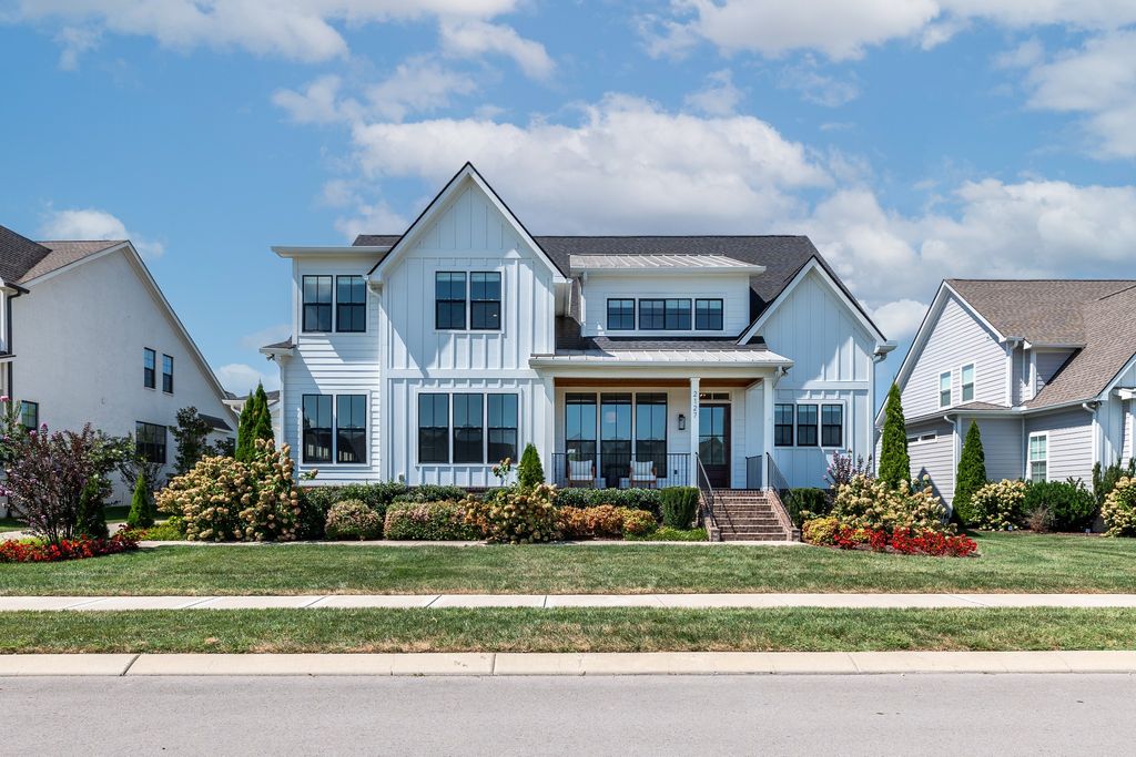 2127 Burgin Dr, Thompsons Station, TN 37179