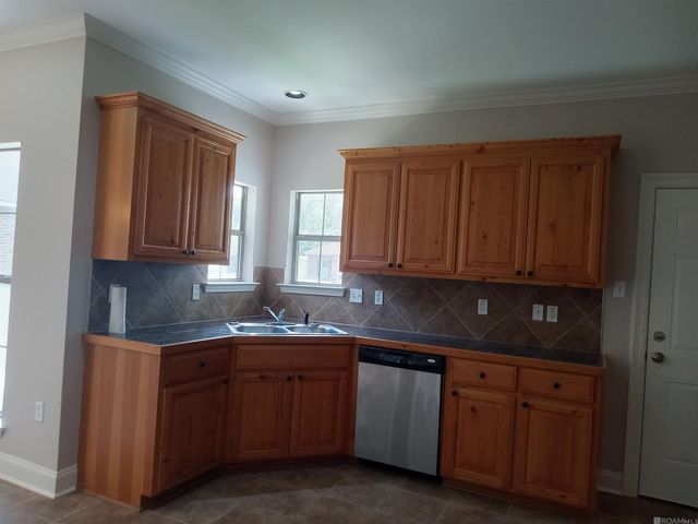 6741 Silver Springs Dr, Central, LA 70739