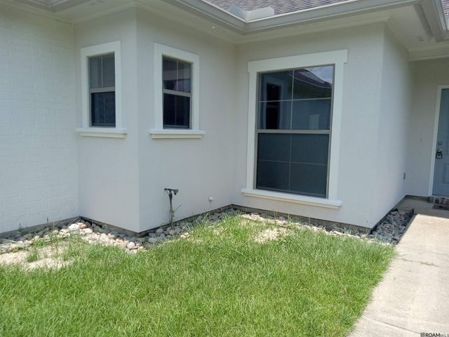 6741 Silver Springs Dr, Central, LA 70739