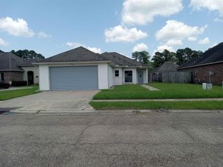 6741 Silver Springs Dr, Central, LA 70739