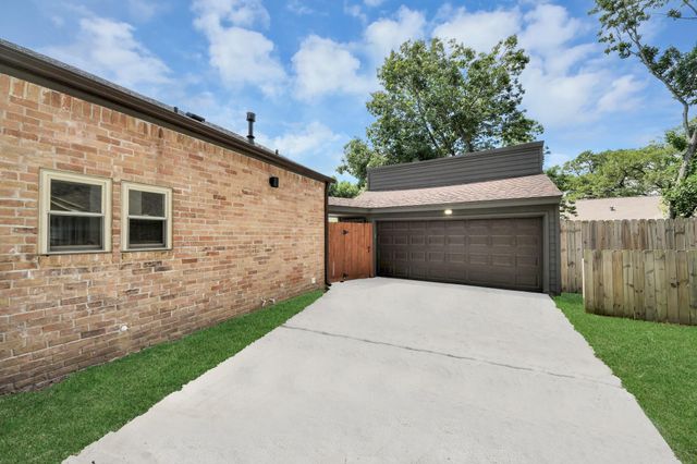 16502 Craighurst Drive, Houston, TX 77059