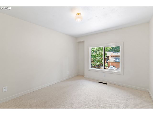 17427 Sw RIVENDELL Dr, Portland, OR 97224