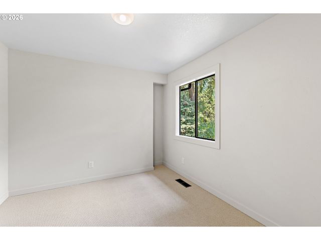 17427 Sw RIVENDELL Dr, Portland, OR 97224