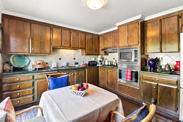 1018 Commons Dr, Sacramento, CA 95825