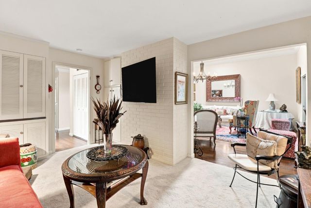 1018 Commons Dr, Sacramento, CA 95825