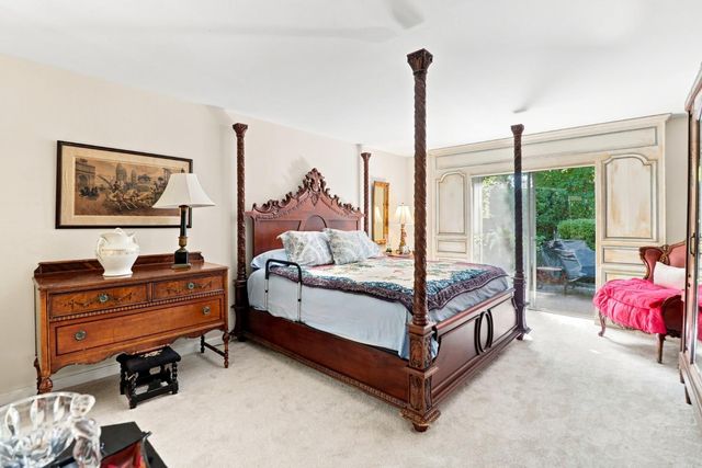 1018 Commons Dr, Sacramento, CA 95825