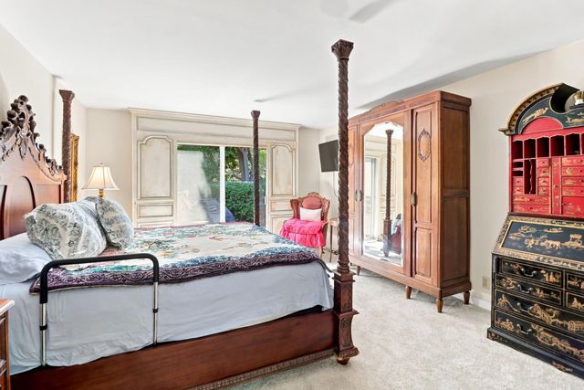 1018 Commons Dr, Sacramento, CA 95825