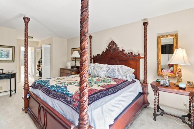 1018 Commons Dr, Sacramento, CA 95825