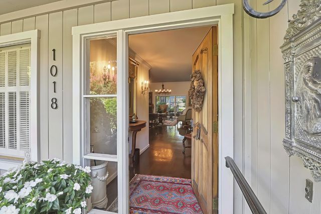 1018 Commons Dr, Sacramento, CA 95825