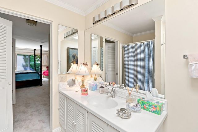 1018 Commons Dr, Sacramento, CA 95825