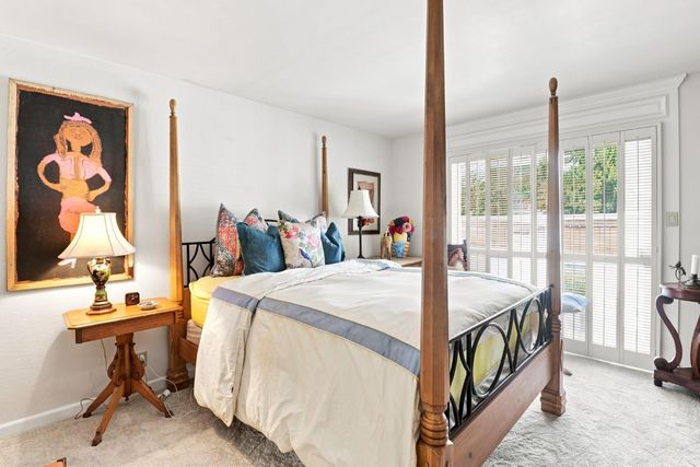 1018 Commons Dr, Sacramento, CA 95825