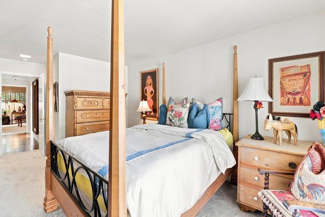 1018 Commons Dr, Sacramento, CA 95825