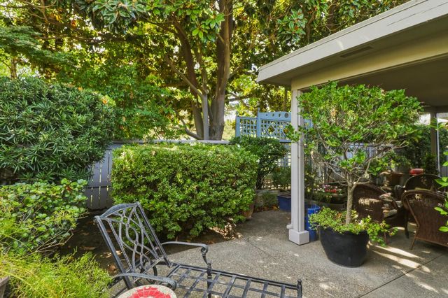 1018 Commons Dr, Sacramento, CA 95825