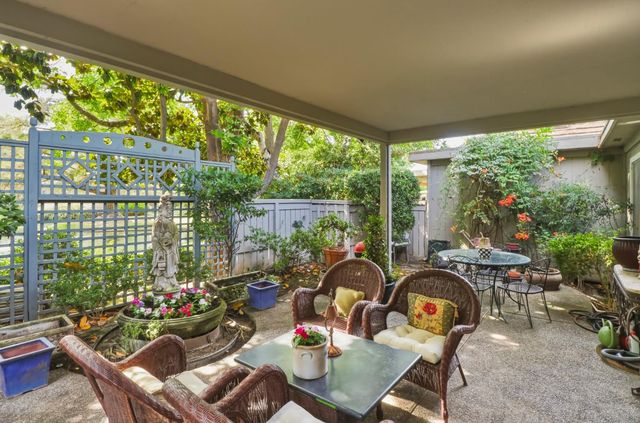 1018 Commons Dr, Sacramento, CA 95825