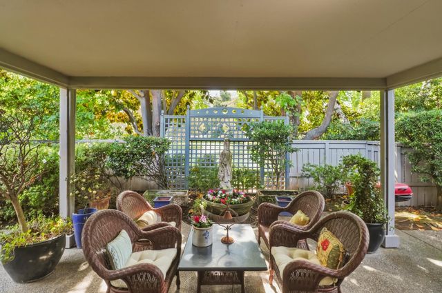 1018 Commons Dr, Sacramento, CA 95825