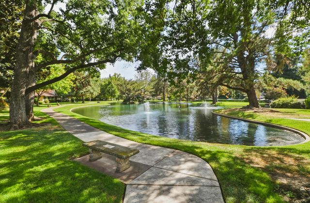 1018 Commons Dr, Sacramento, CA 95825