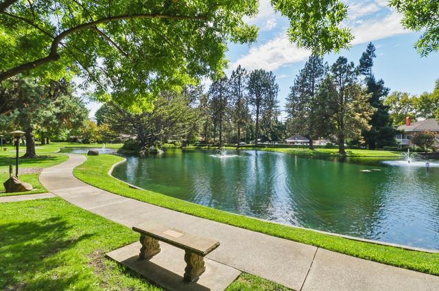 1018 Commons Dr, Sacramento, CA 95825