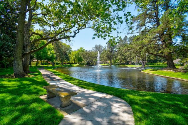 1018 Commons Dr, Sacramento, CA 95825