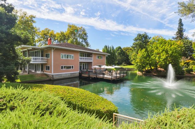 1018 Commons Dr, Sacramento, CA 95825