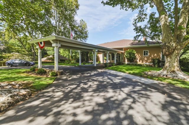 1018 Commons Dr, Sacramento, CA 95825