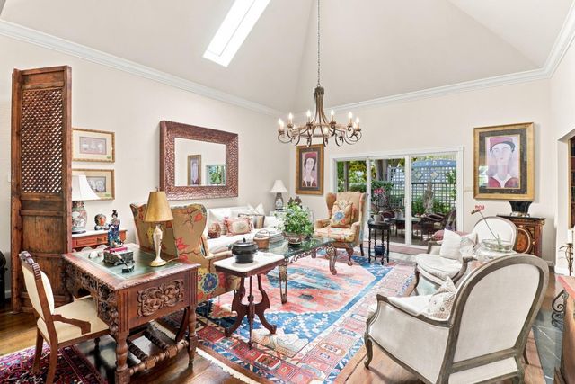 1018 Commons Dr, Sacramento, CA 95825