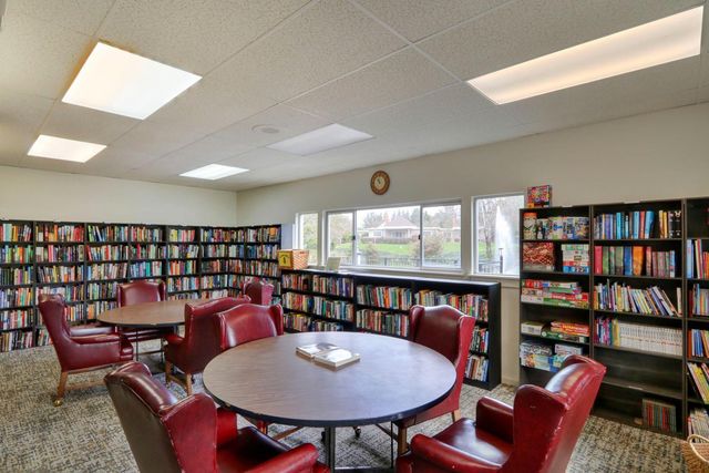 1018 Commons Dr, Sacramento, CA 95825