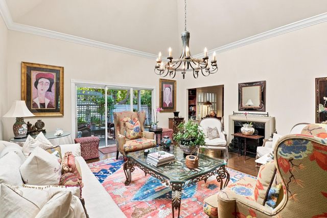 1018 Commons Dr, Sacramento, CA 95825