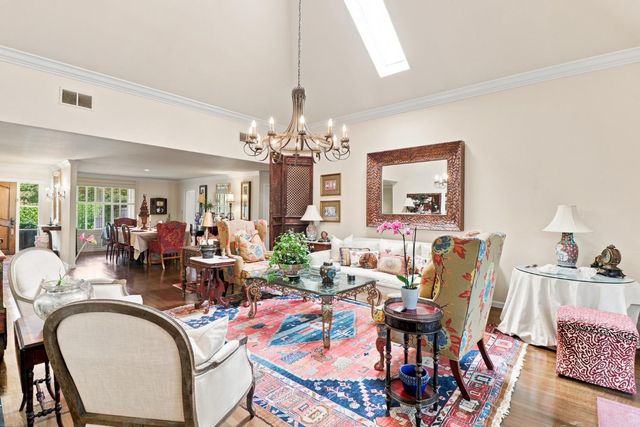 1018 Commons Dr, Sacramento, CA 95825