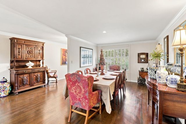 1018 Commons Dr, Sacramento, CA 95825