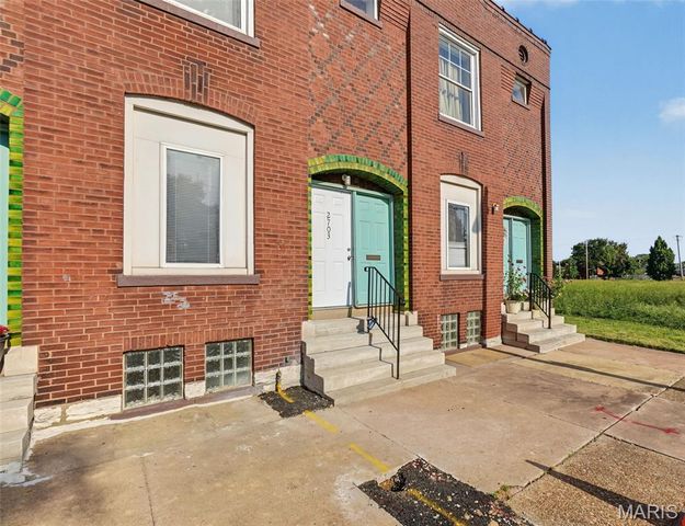 2703 N Spring Avenue, St Louis, MO 63113