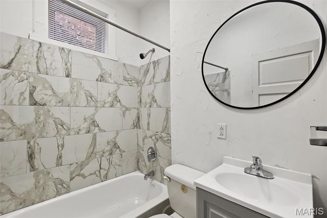 2703 N Spring Avenue, St Louis, MO 63113