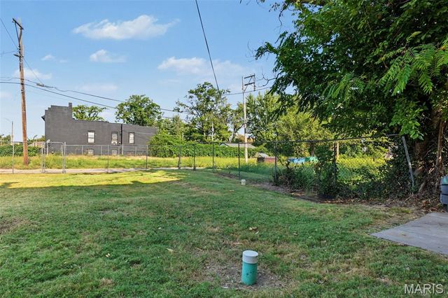 2703 N Spring Avenue, St Louis, MO 63113