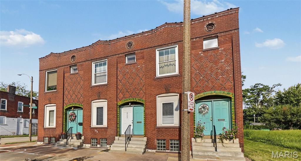 2703 N Spring Avenue, St Louis, MO 63113