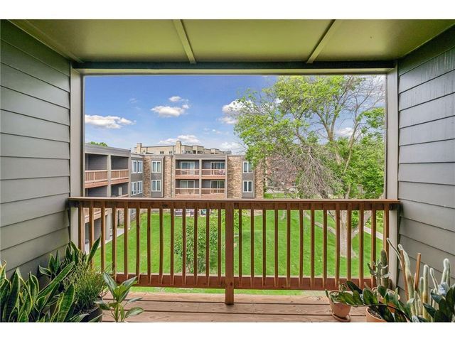 450 Ford Road 303, Saint Louis Park, MN 55426