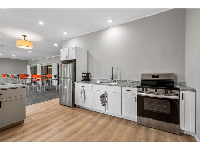 450 Ford Road 303, Saint Louis Park, MN 55426
