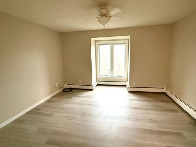 450 Ford Road 303, Saint Louis Park, MN 55426
