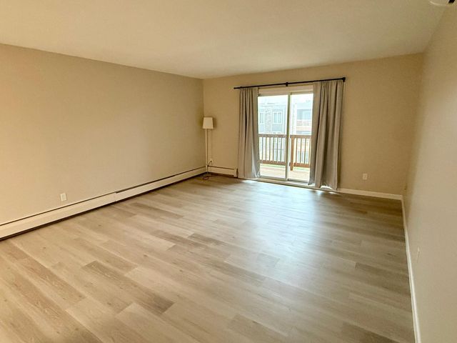 450 Ford Road 303, Saint Louis Park, MN 55426