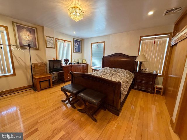 1500 S 6TH ST, Philadelphia, PA 19147