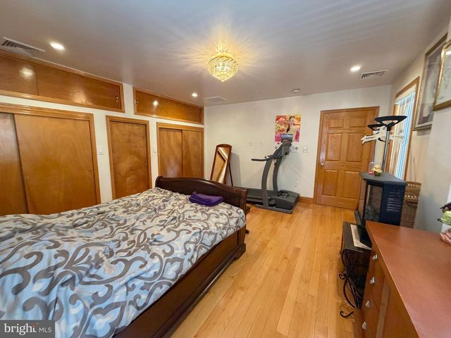 1500 S 6TH ST, Philadelphia, PA 19147