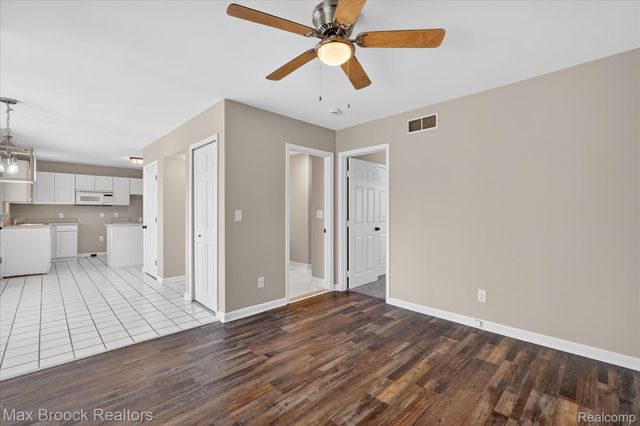 4414 Robinwood Avenue, Royal Oak Charter Township, MI 48073