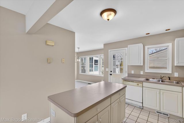 4414 Robinwood Avenue, Royal Oak Charter Township, MI 48073